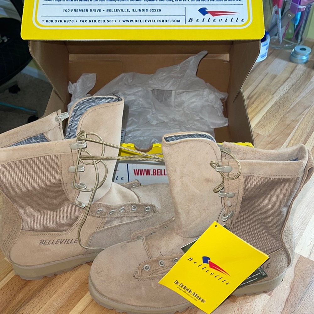 Mens Combat Boots (NWT)